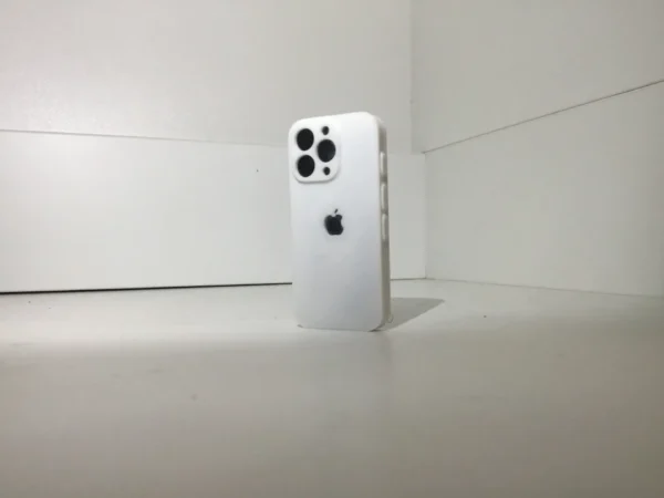 llavero realista de iphone 16 pro en miniatura – colores a elección