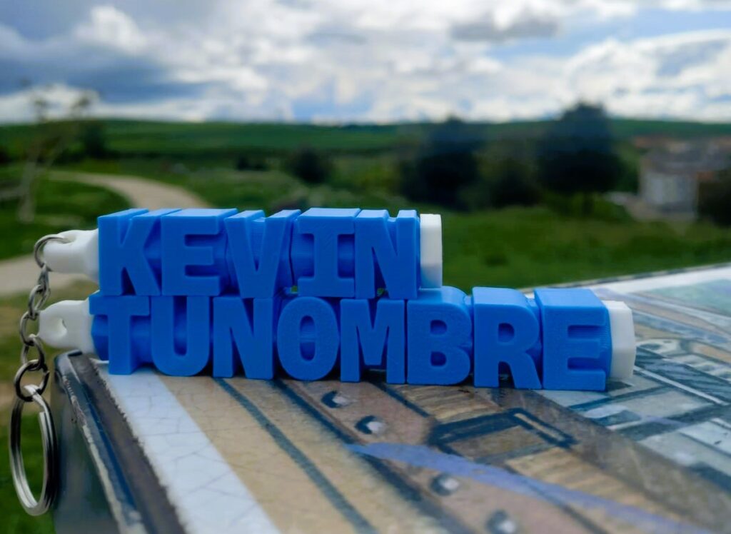 Llavero personalizado con nombre en 3D color azul – letras intercambiablesLlavero personalizado con nombre en 3D color azul – letras intercambiables Llavero personalizado con nombre en 3D color azul – letras intercambiables