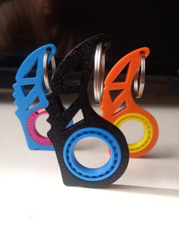 Llavero Keyrambit impreso en 3D con diseño giratorio tipo cuchillo Karambit en colores personalizados