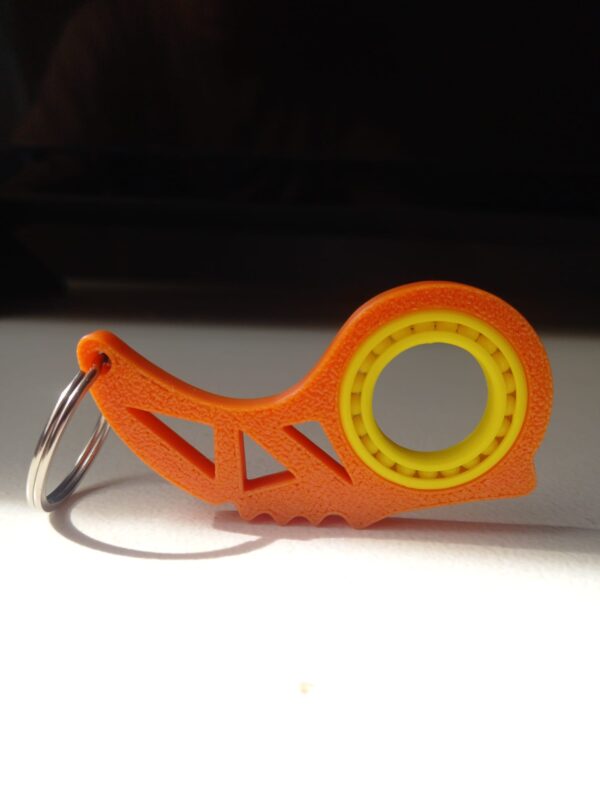 Accesorio EDC Keyrambit de PLA, ideal como llavero funcional con movimiento rotatorio
