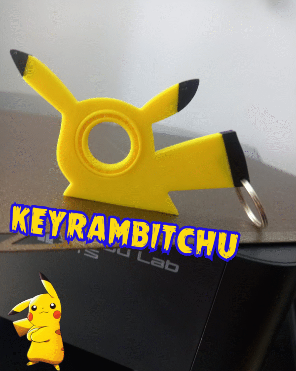 Llavero tipo keyrambit amarillo con forma de Pikachu impreso en 3D, con orejas y cola características.