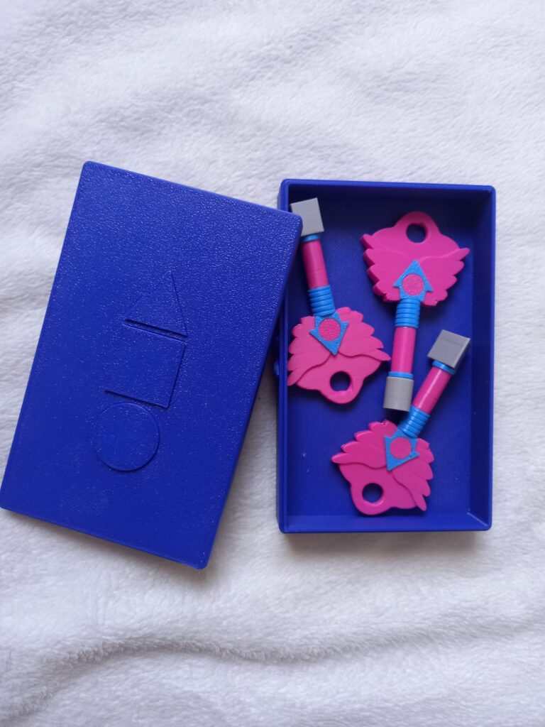 Set de llaves del Juego del Calamar 3 con caja azul impreso en 3D