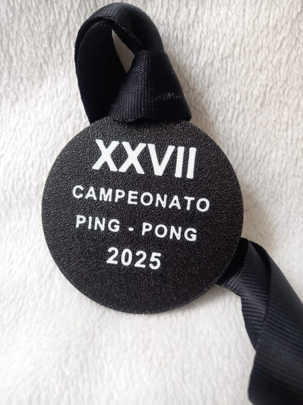Medalla personalizada con laureles y número 1 en impresión 3D