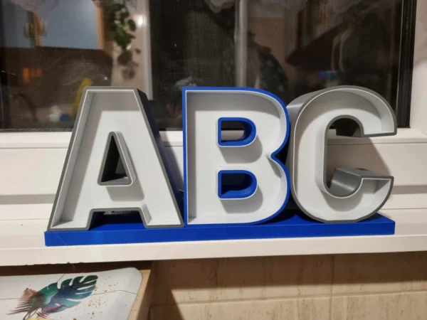 Letras para cartel LED fabricadas en impresión 3D.