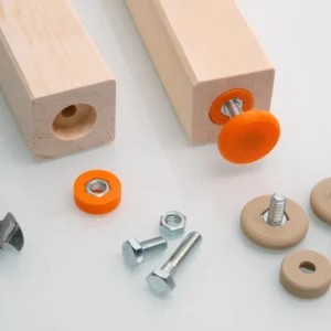 Detalle del tornillo M8 para ajustar muebles