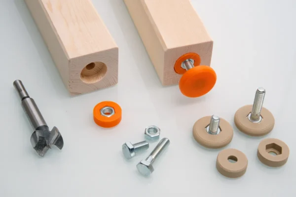 Detalle del tornillo M8 para ajustar muebles